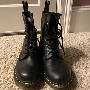 Like New!! The Original Black Dr. Martens